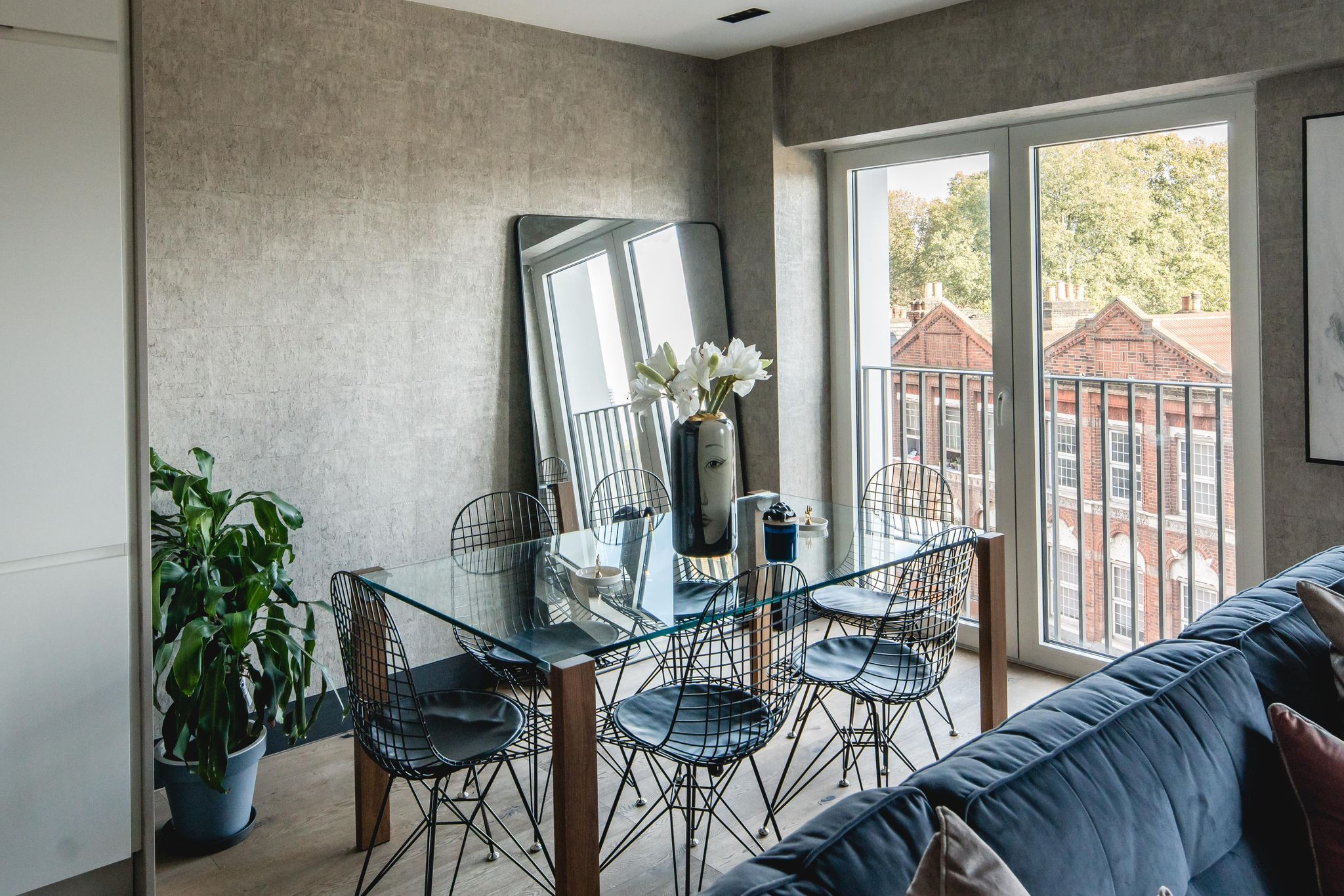 Contemporary 2-Bed, 2-Bath Apartment Near Battersea Power Station