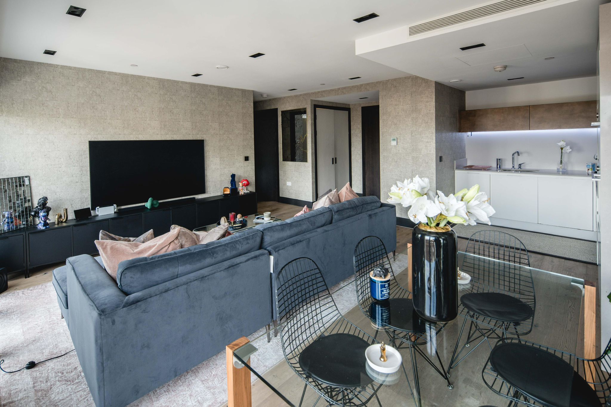 Contemporary 2-Bed, 2-Bath Apartment Near Battersea Power Station