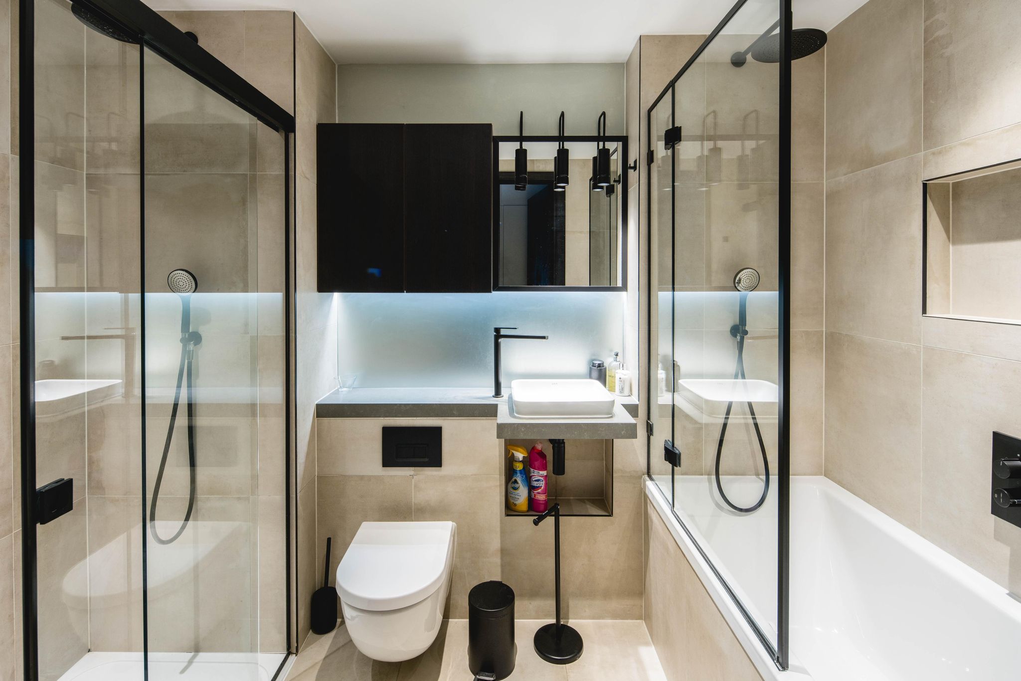 Contemporary 2-Bed, 2-Bath Apartment Near Battersea Power Station